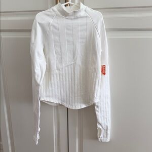 FP Movement fitted white top w/ thumb holes & back slits XS/S NWT